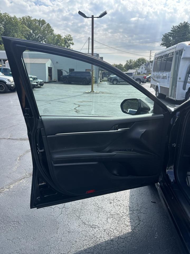 Toyota Camry SE 2022
