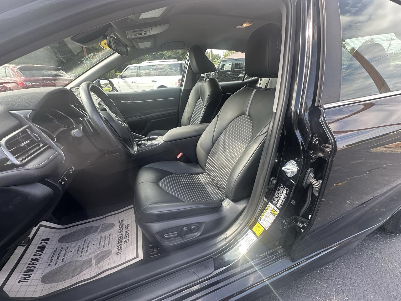 Toyota Camry SE 2022