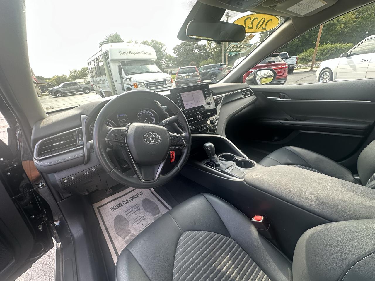 Toyota Camry SE 2022