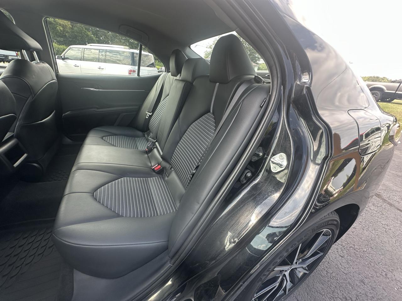 Toyota Camry SE 2022