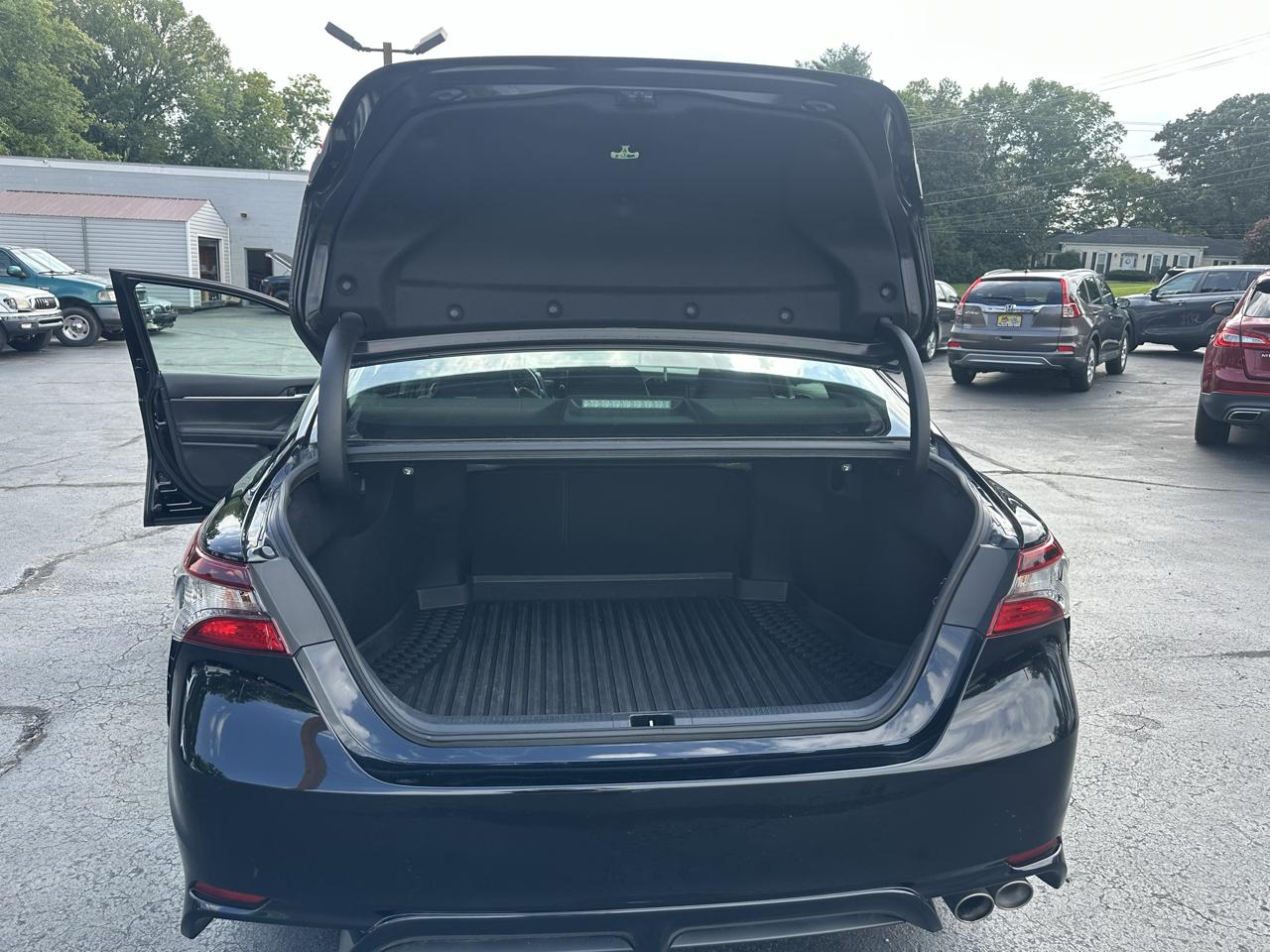 Toyota Camry SE 2022
