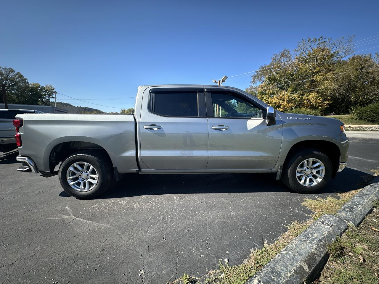 Chevrolet Silverado 1500 LT Crew Cab 2WD 2024