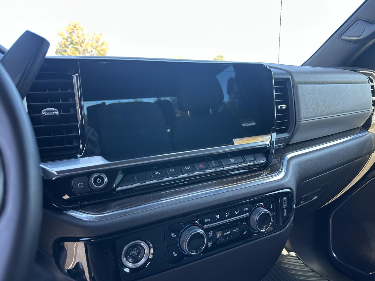 Chevrolet Silverado 1500 LT Crew Cab 2WD 2024