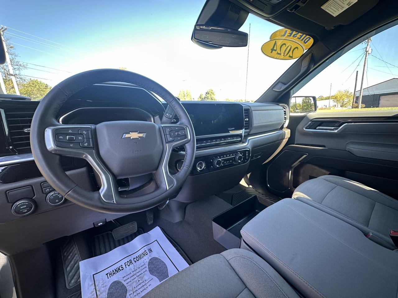 Chevrolet Silverado 1500 LT Crew Cab 2WD 2024
