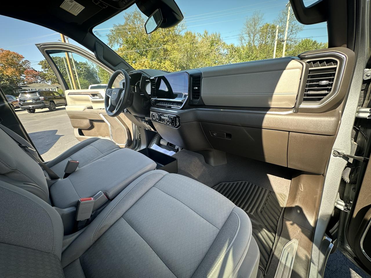 Chevrolet Silverado 1500 LT Crew Cab 2WD 2024