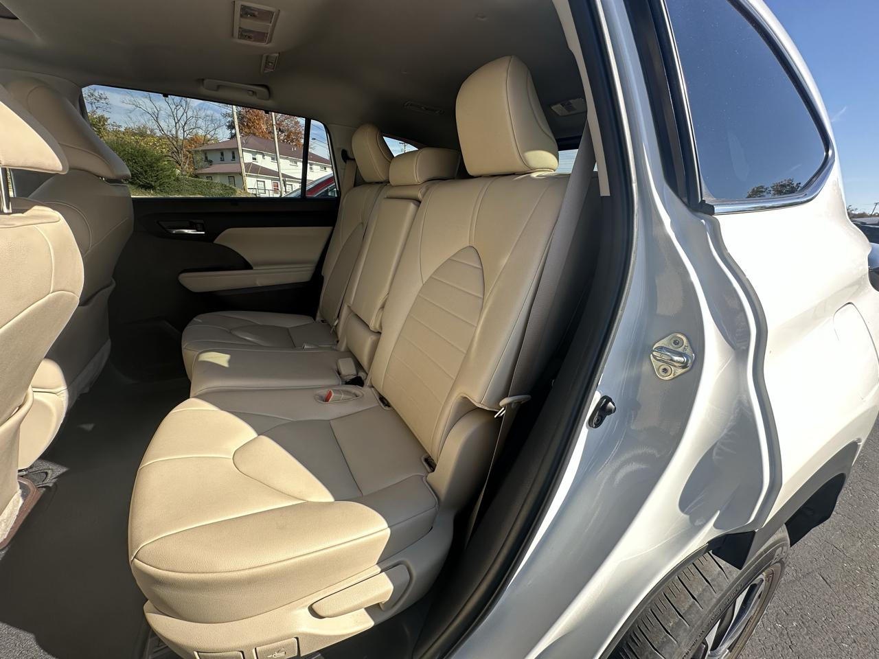 Toyota Highlander XLE FWD V6 2021