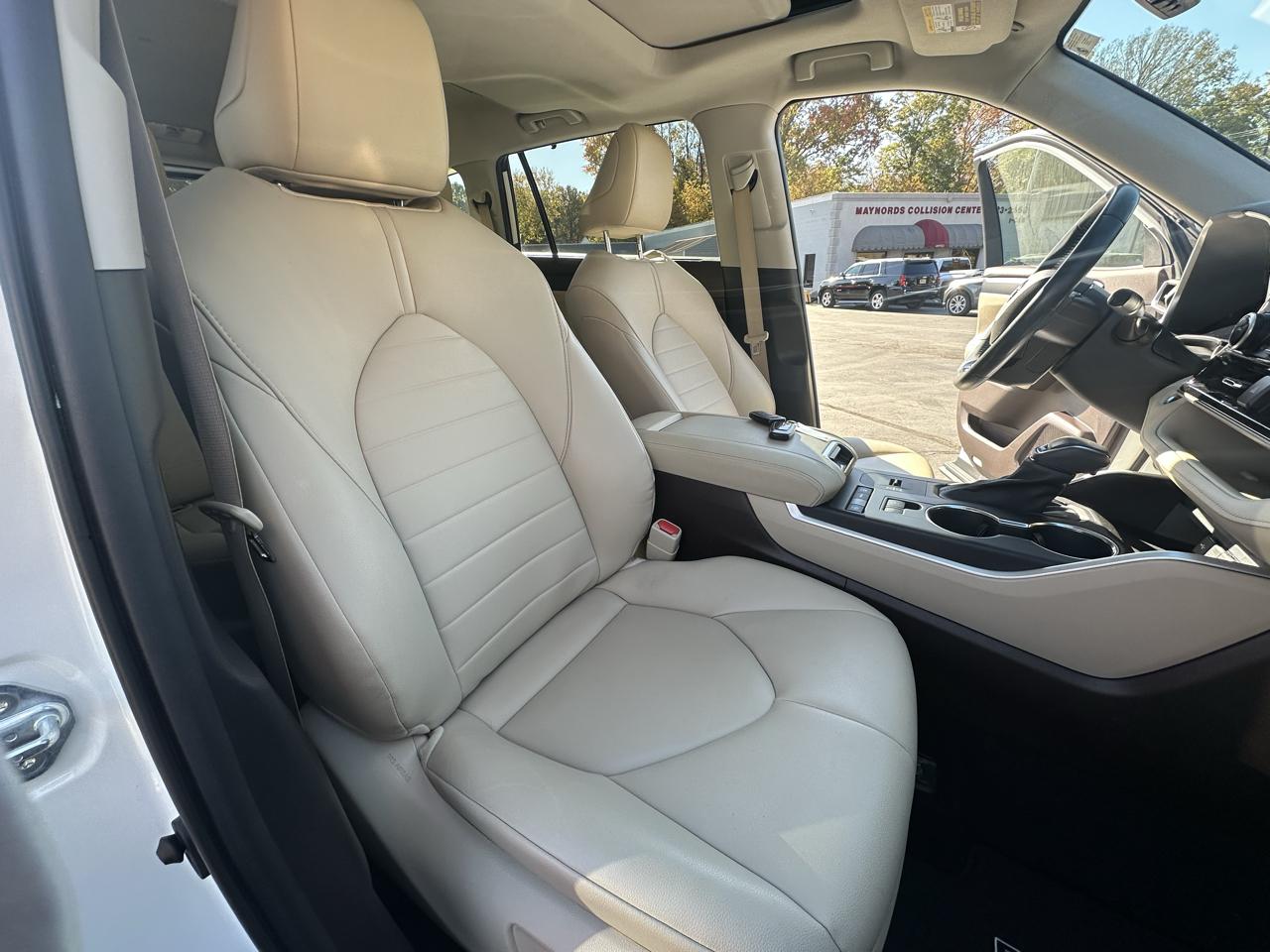 Toyota Highlander XLE FWD V6 2021