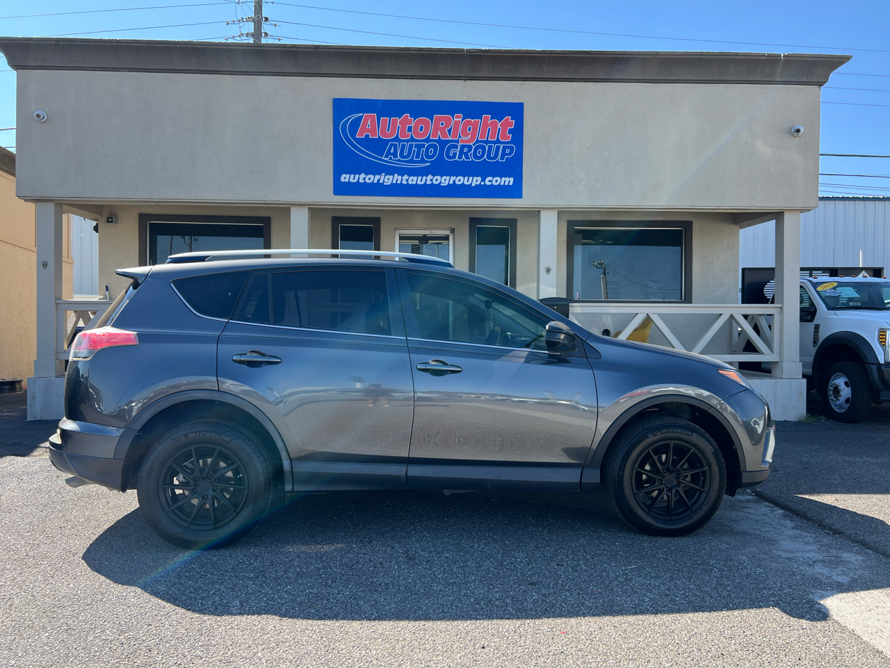 2018 Toyota RAV4 LE FWD