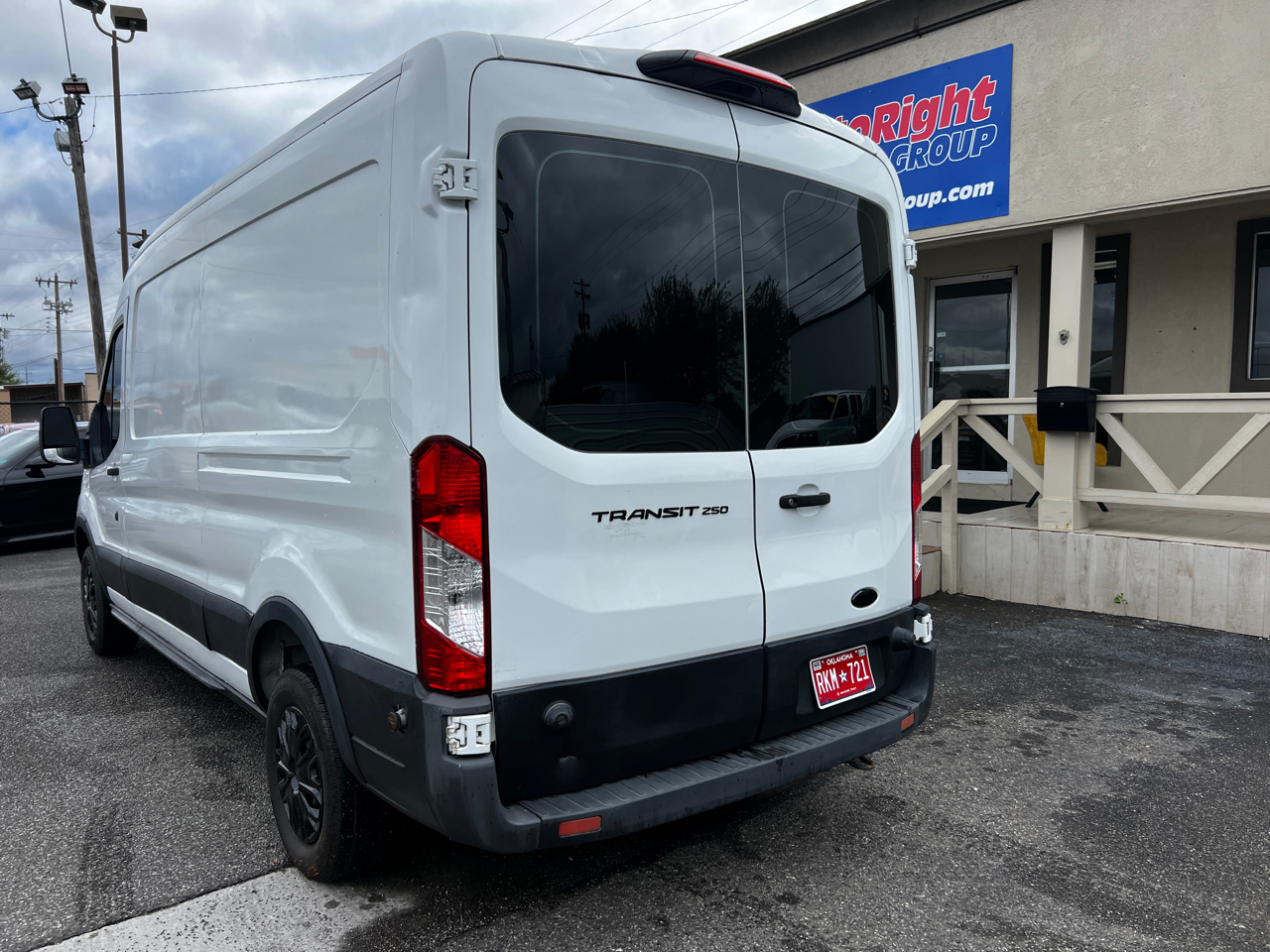 Ford Transit 250 Van Med. Roof w/Sliding Pass. 148-in. WB 2019