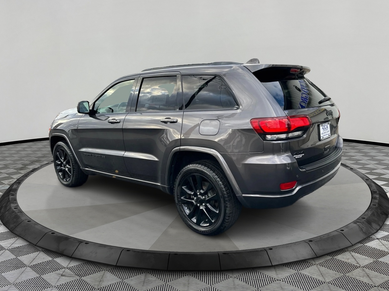 2019 Jeep Grand Cherokee Altitude photo 3