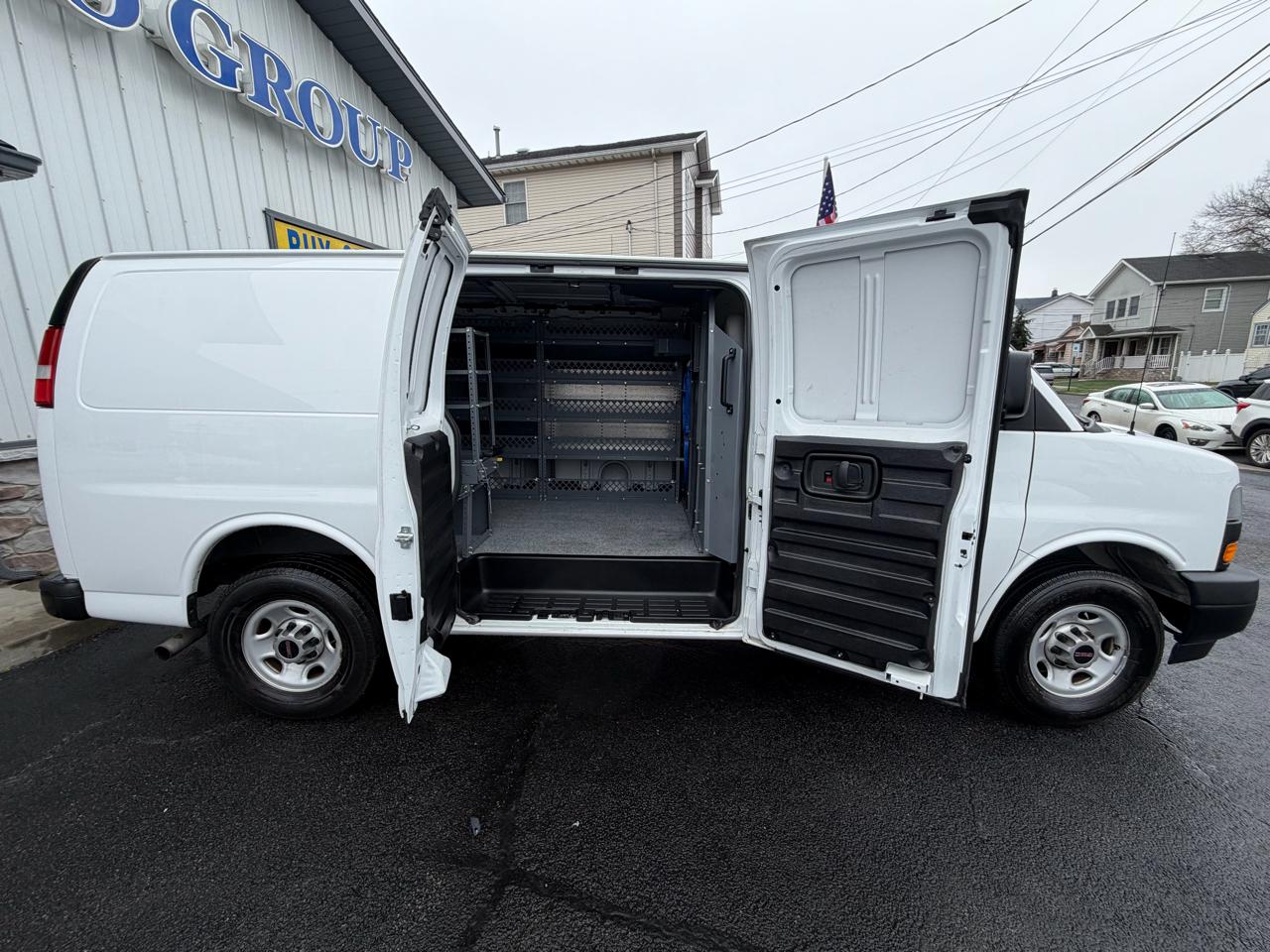 GMC Savana Cargo Van 2500 135" WB 2022