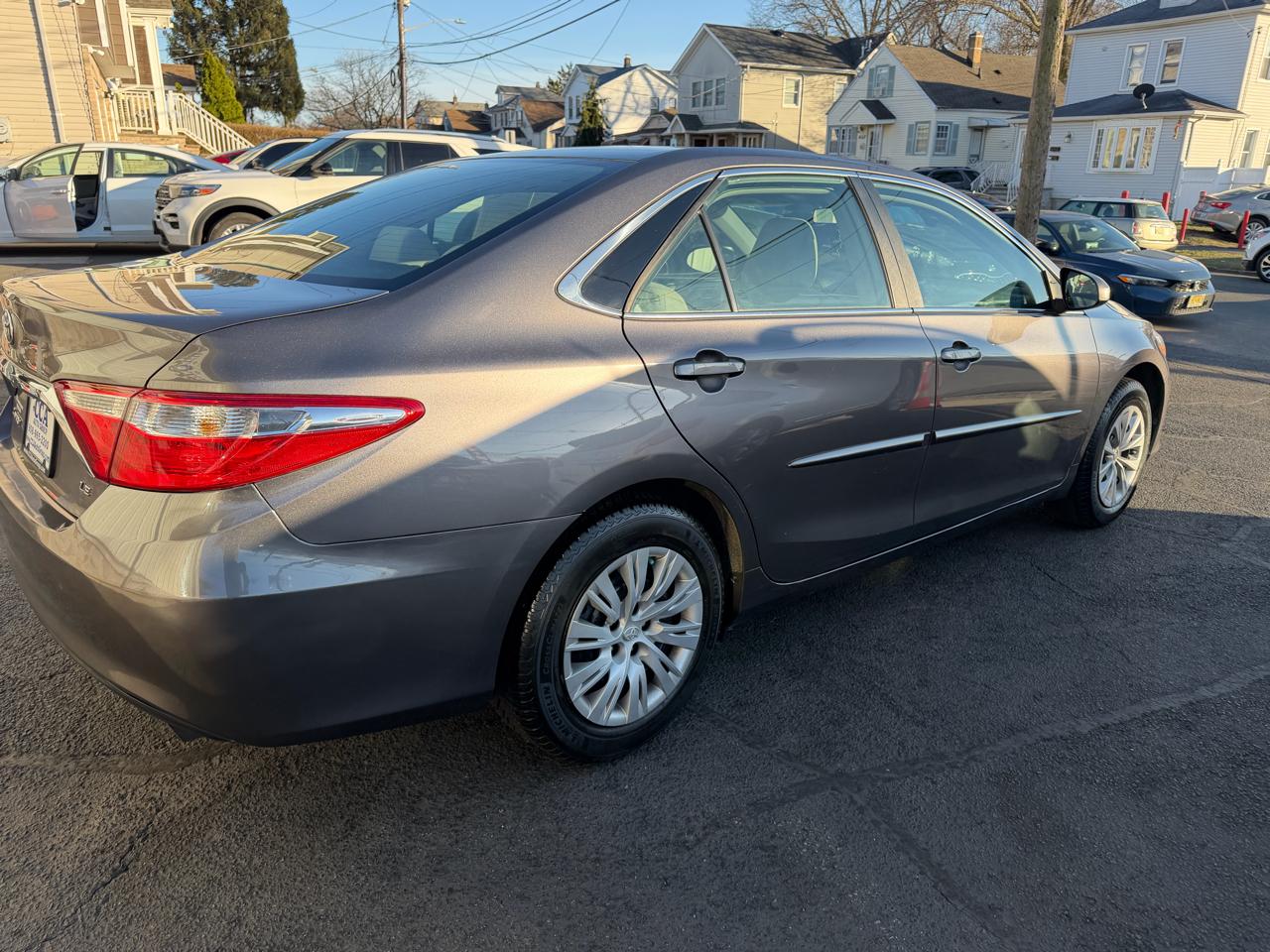 Toyota Camry LE Auto (Natl) 2017