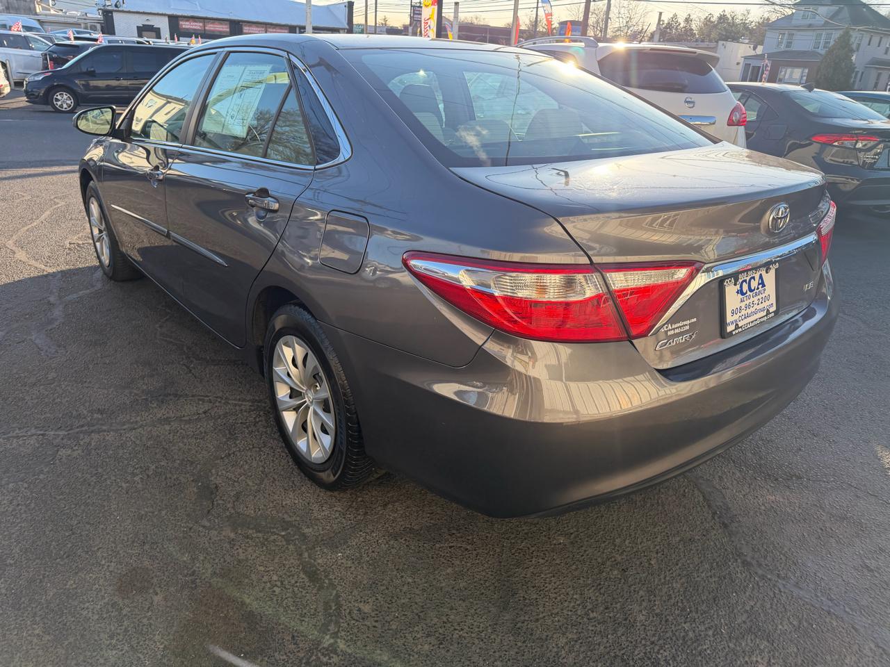 Toyota Camry LE Auto (Natl) 2017