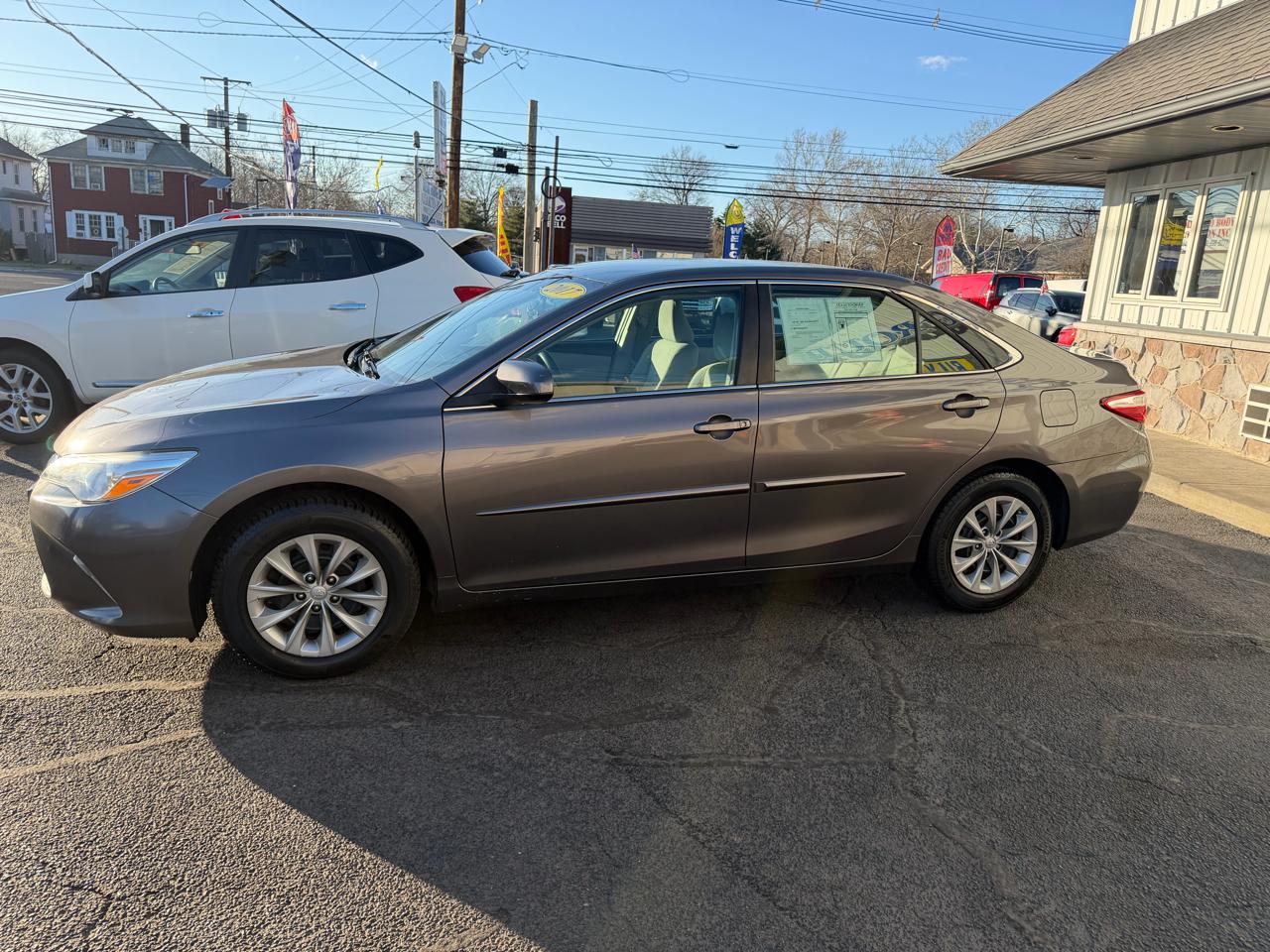 Toyota Camry LE Auto (Natl) 2017