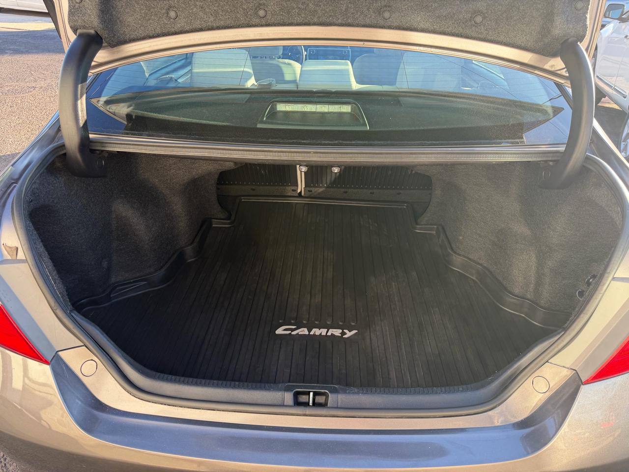 Toyota Camry LE Auto (Natl) 2017