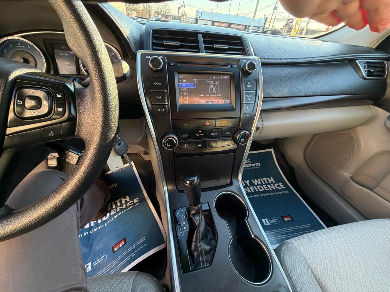 Toyota Camry LE Auto (Natl) 2017