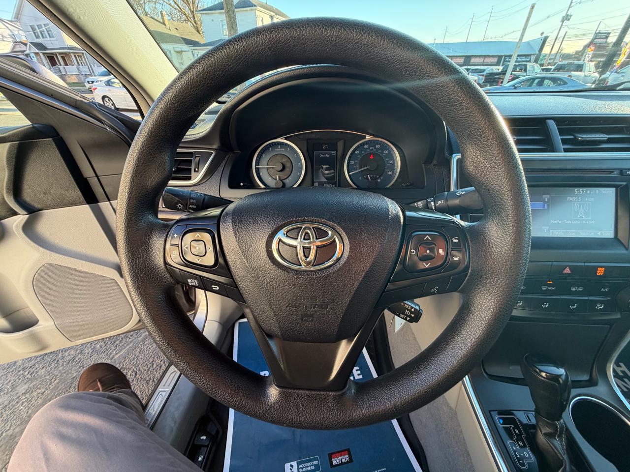 Toyota Camry LE Auto (Natl) 2017
