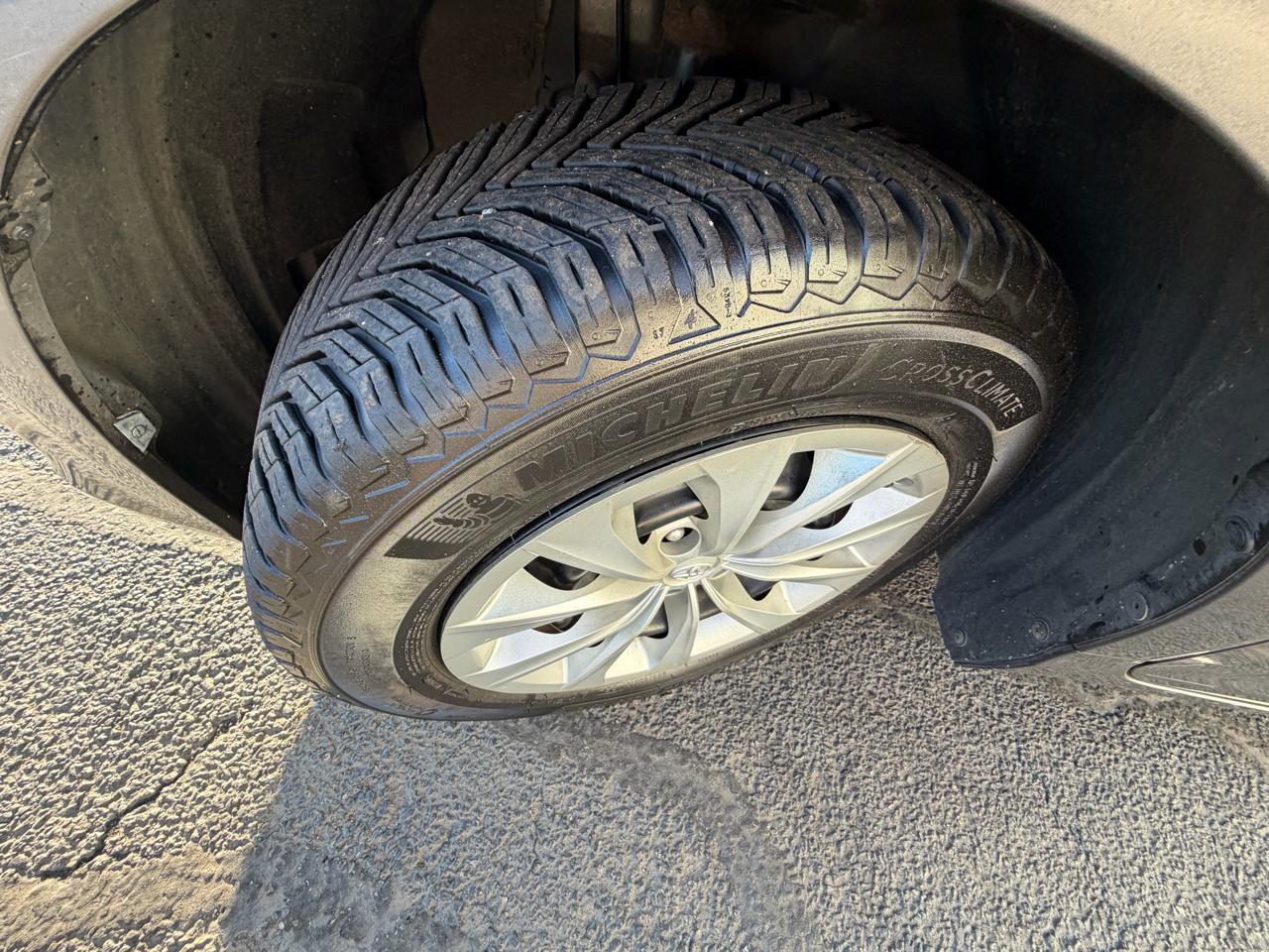 Toyota Camry LE Auto (Natl) 2017