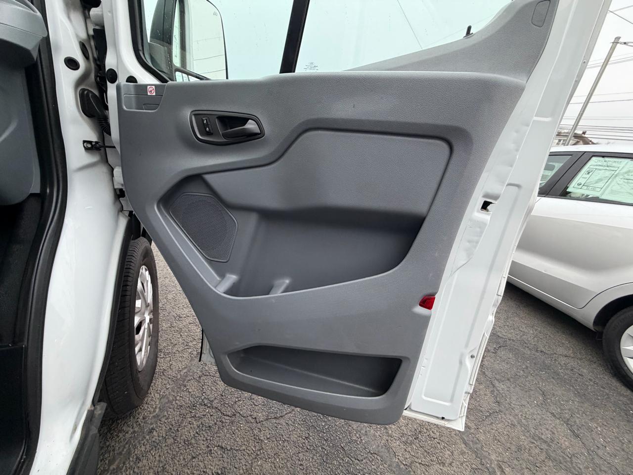 Ford Transit Van T-250 148" Med Rf 9000 GVWR Sliding RH Dr 2019