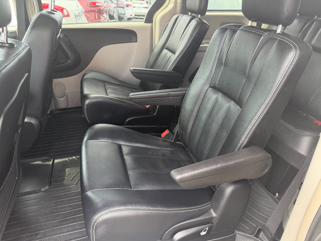 Chrysler Town & Country 4dr Wgn Touring 2016