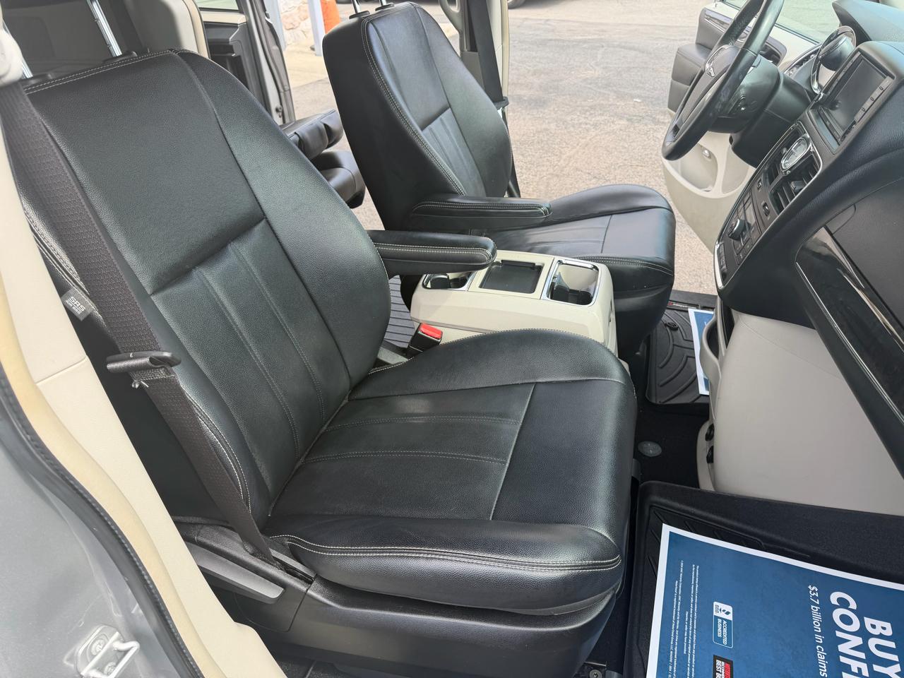 Chrysler Town & Country 4dr Wgn Touring 2016