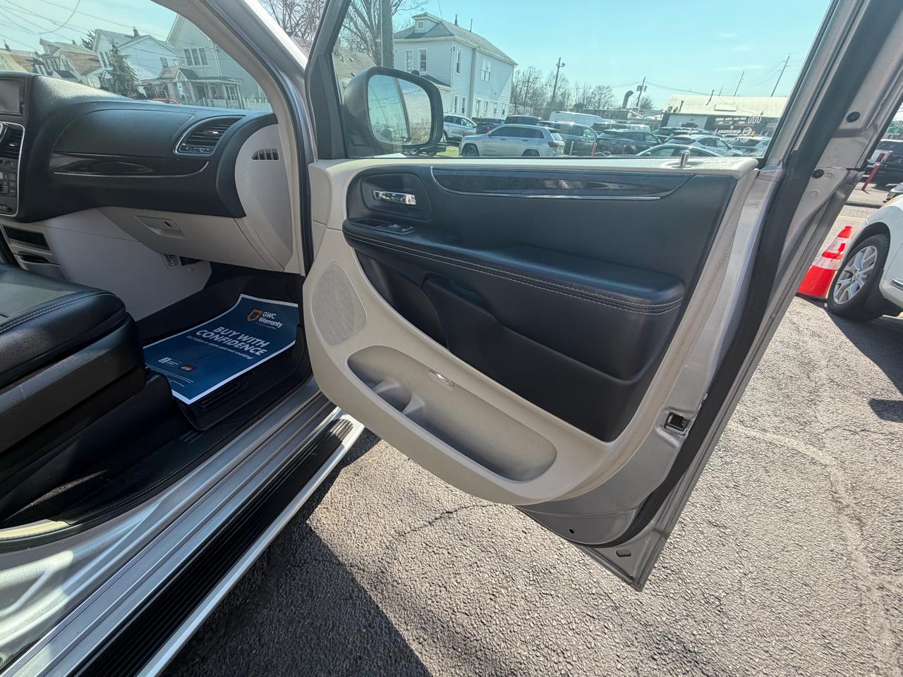 Chrysler Town & Country 4dr Wgn Touring 2016