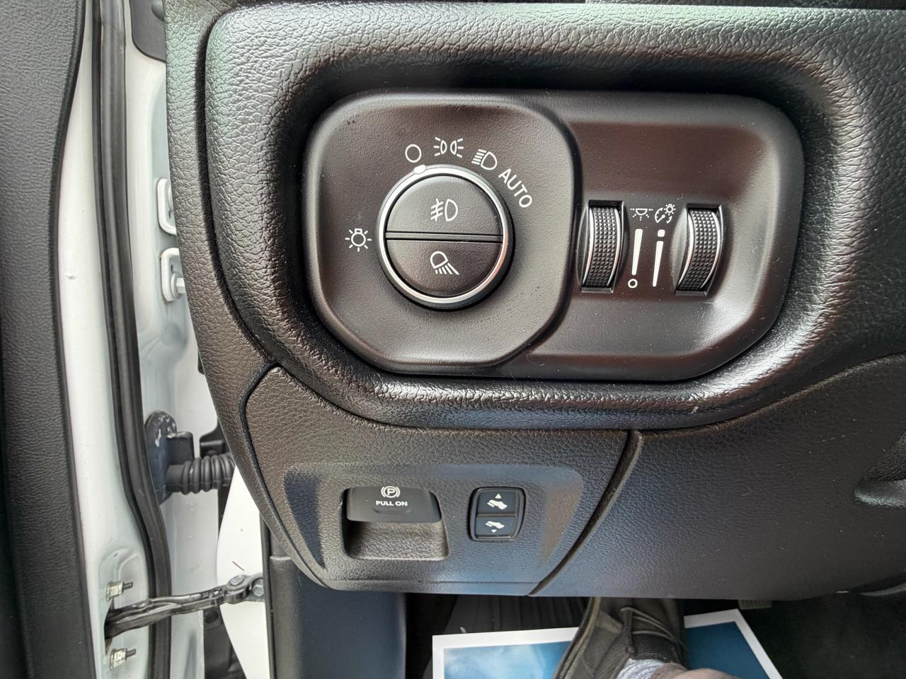 RAM 1500 Big Horn/Lone Star 4x4 Crew Cab 5'7" Box 2019