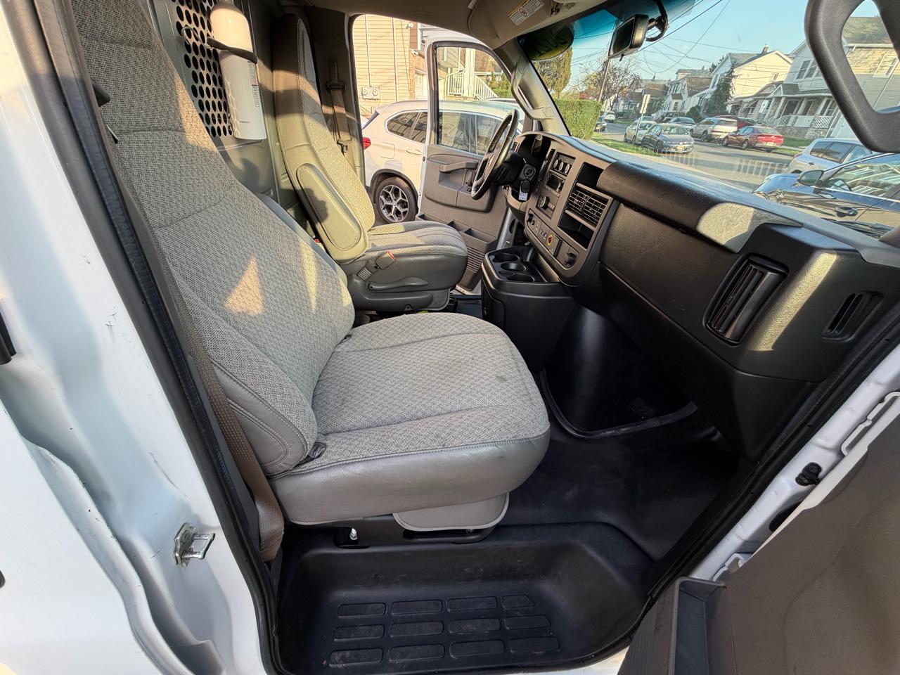 Chevrolet Express Cargo Van RWD 2500 135" 2021