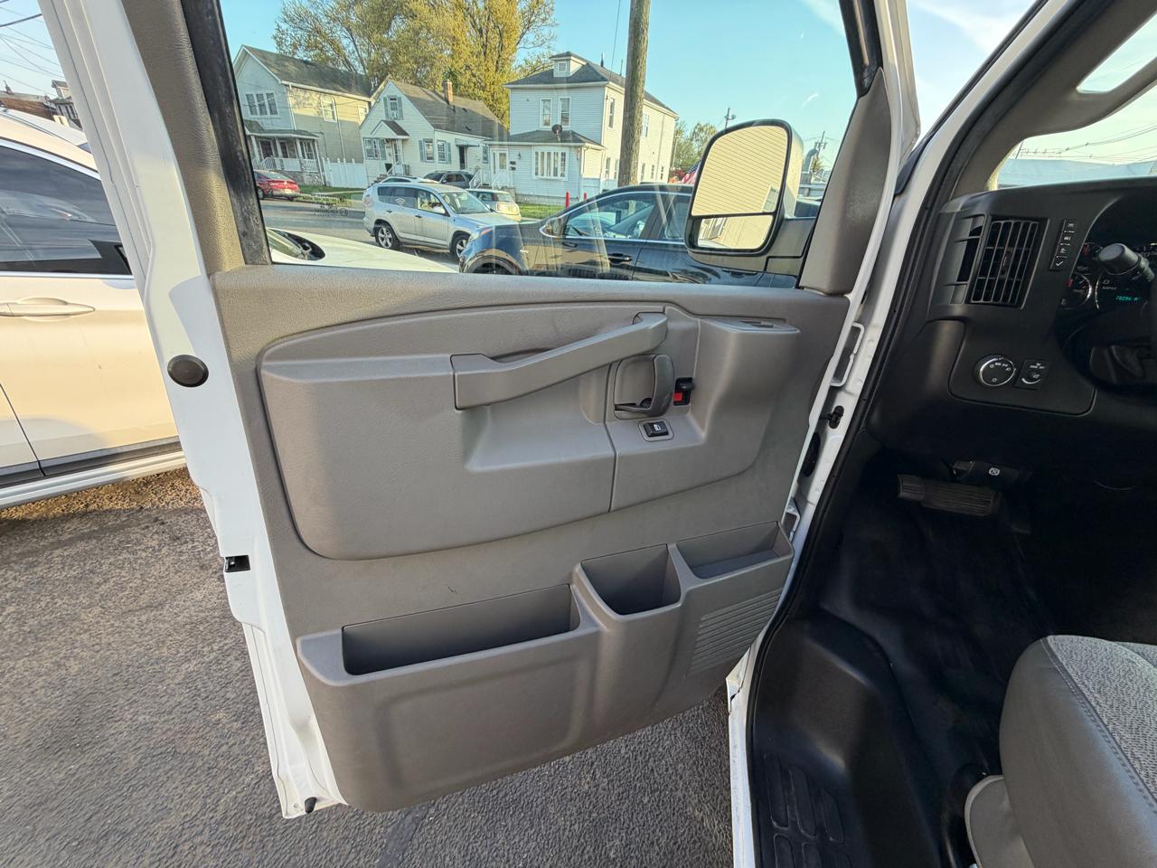 Chevrolet Express Cargo Van RWD 2500 135" 2021