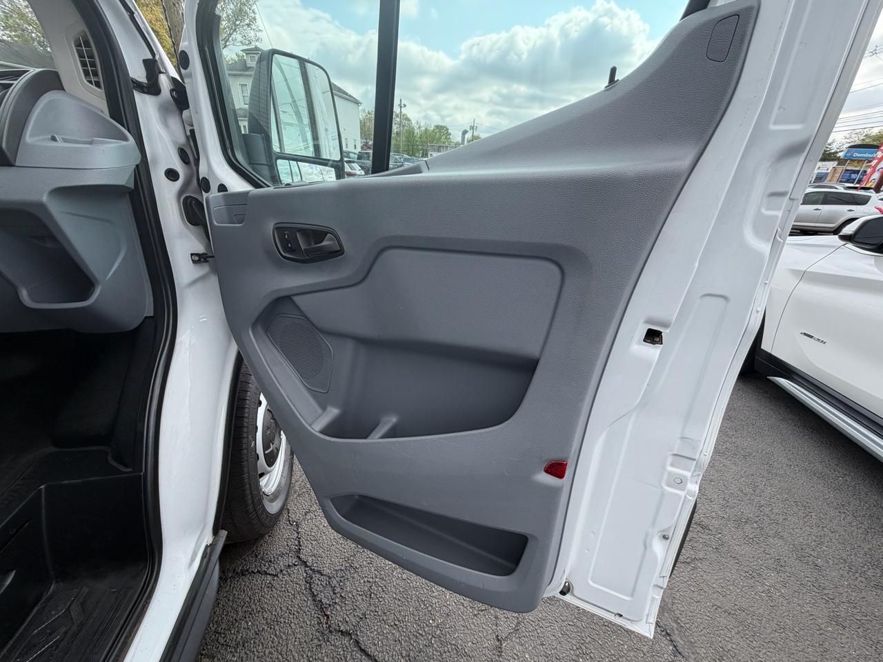 Ford Transit Van T-150 130" Low Rf 8600 GVWR Swing-Out RH Dr 2017