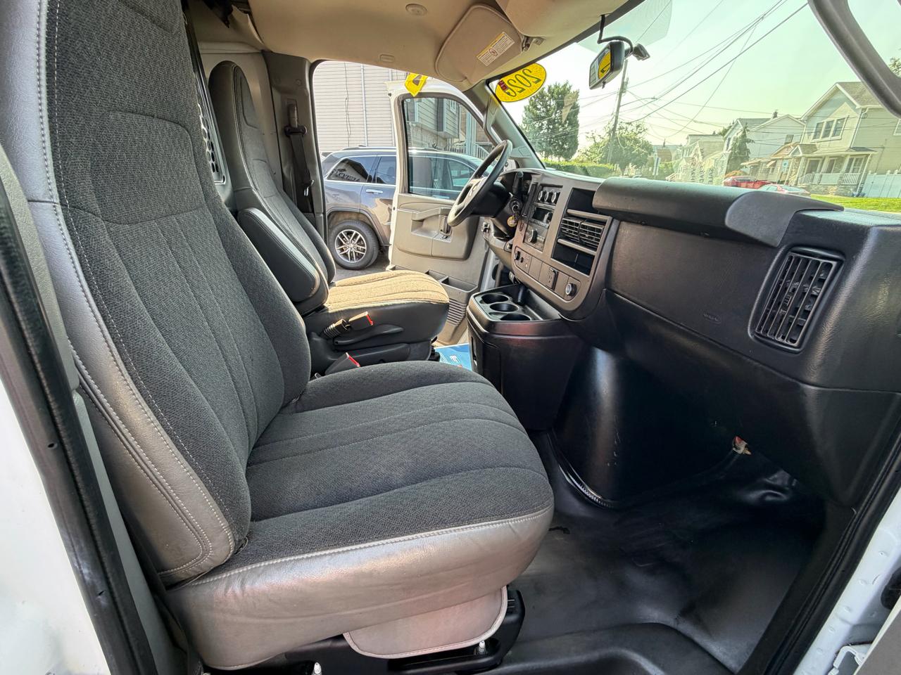 Chevrolet Express Cargo Van RWD 2500 135" 2020