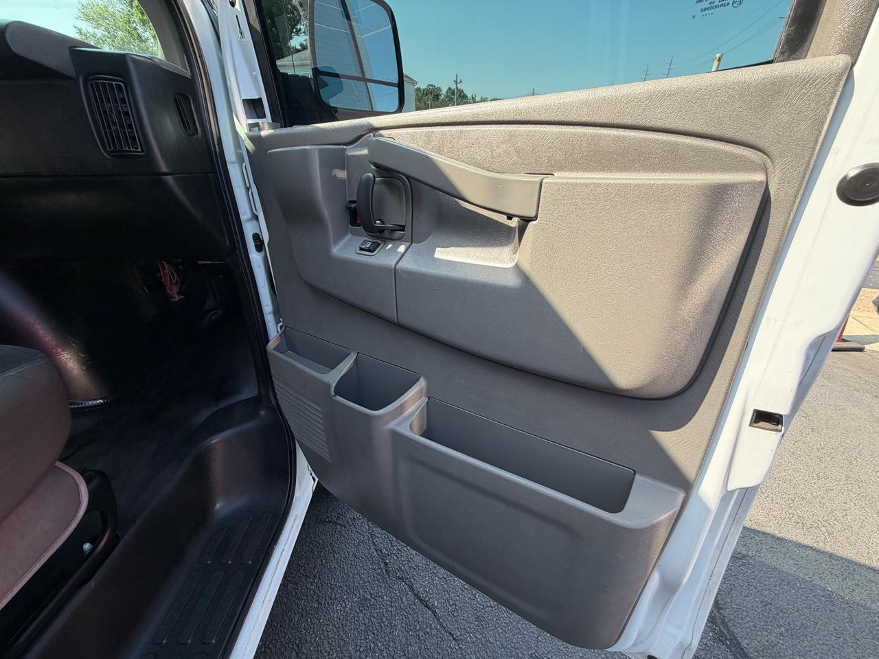 Chevrolet Express Cargo Van RWD 2500 135" 2020
