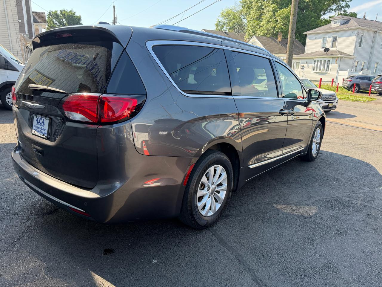 Chrysler Pacifica Touring L FWD 2018