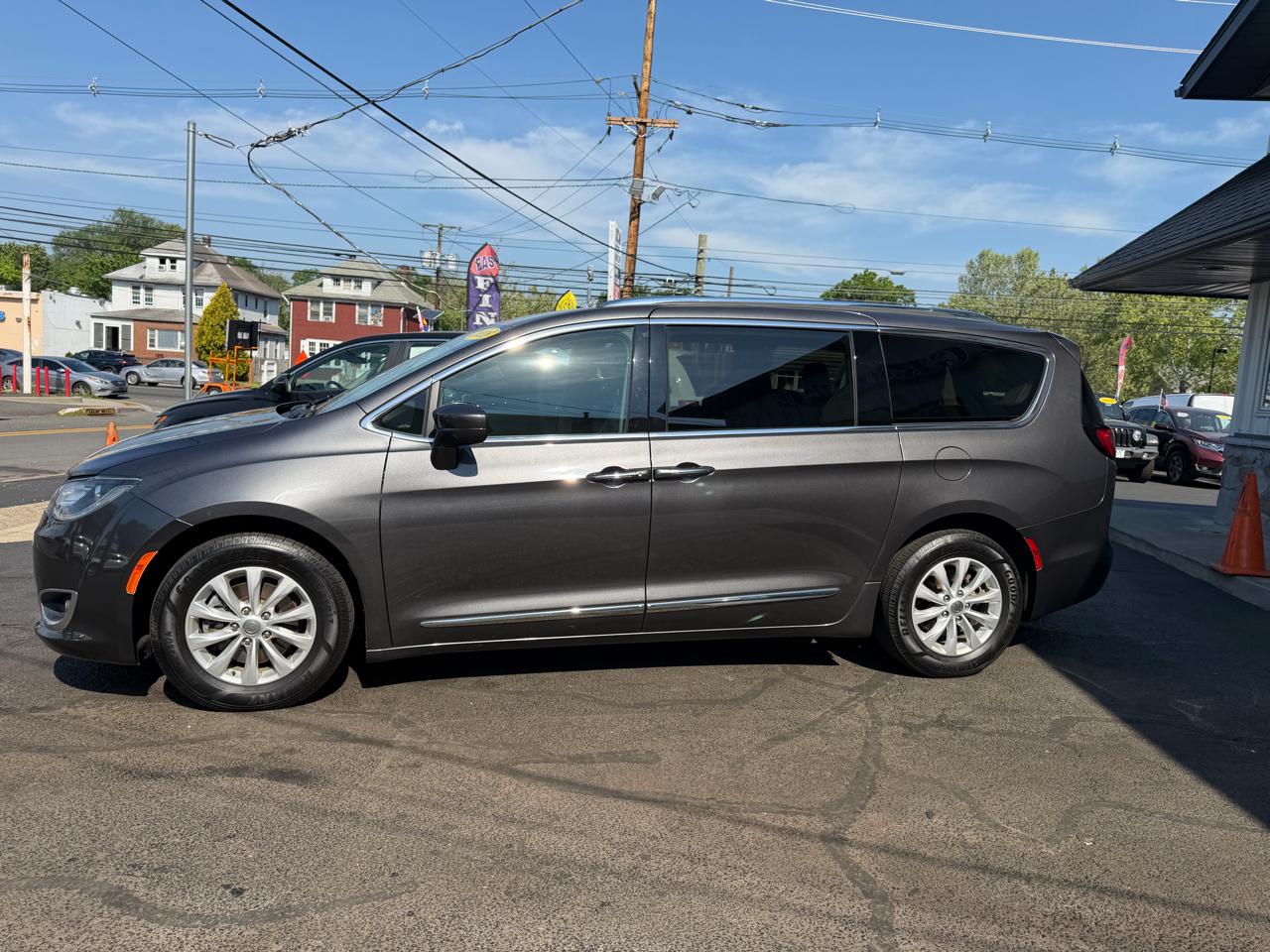 Chrysler Pacifica Touring L FWD 2018