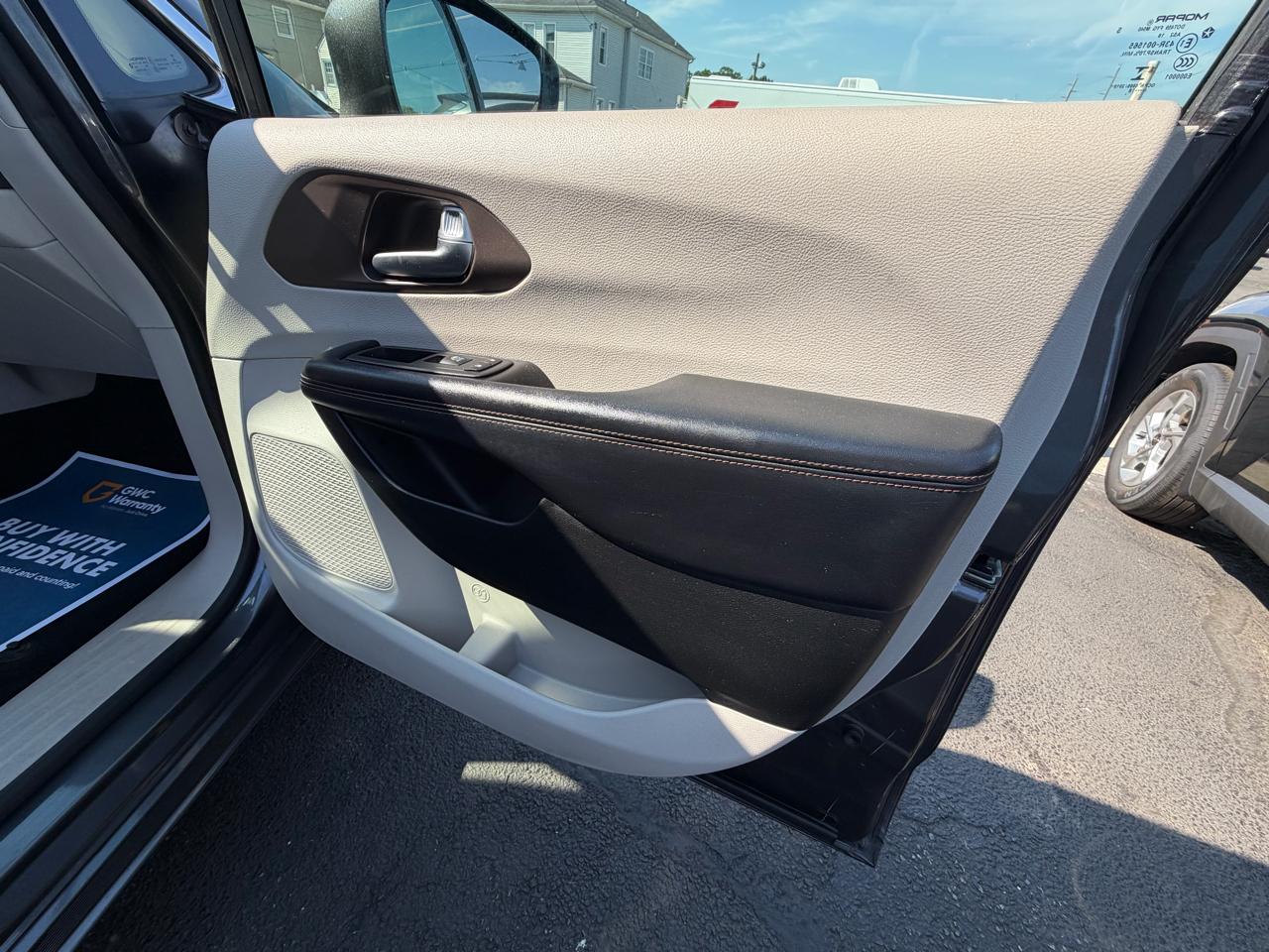 Chrysler Pacifica Touring L FWD 2018