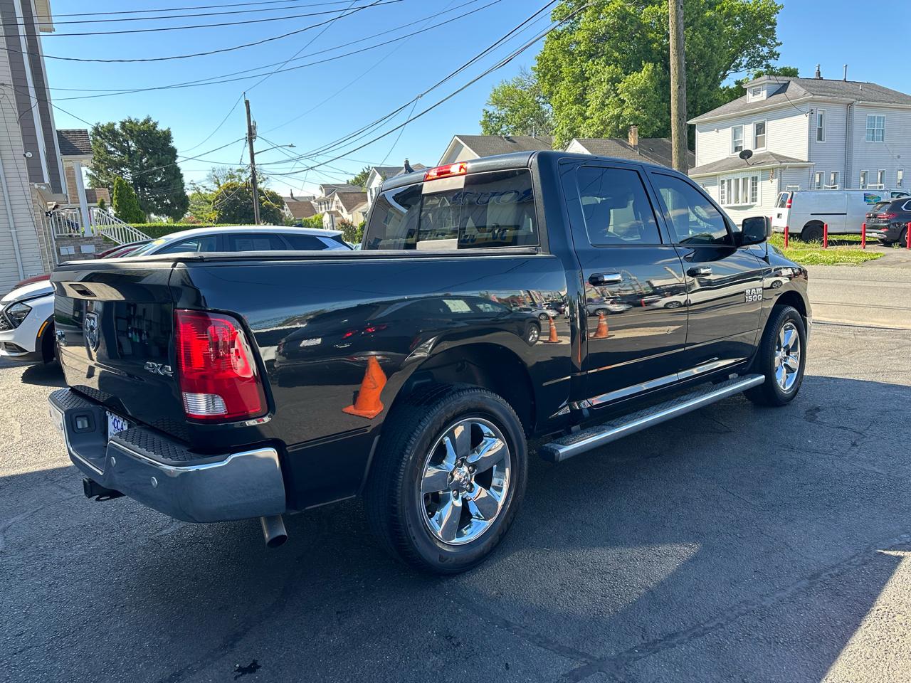 RAM 1500 Big Horn 4x4 Crew Cab 5'7" Box 2017