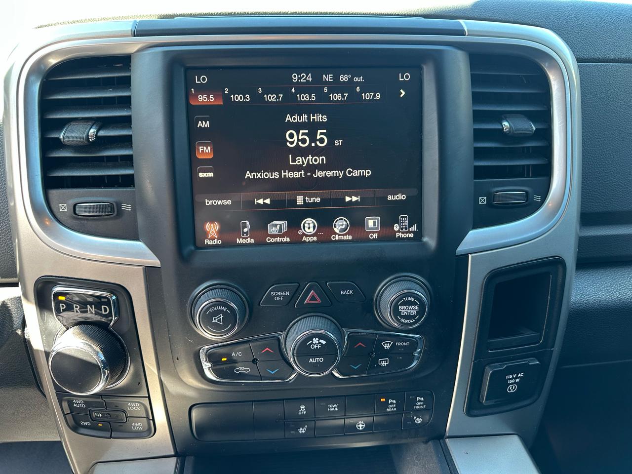 RAM 1500 Big Horn 4x4 Crew Cab 5'7" Box 2017