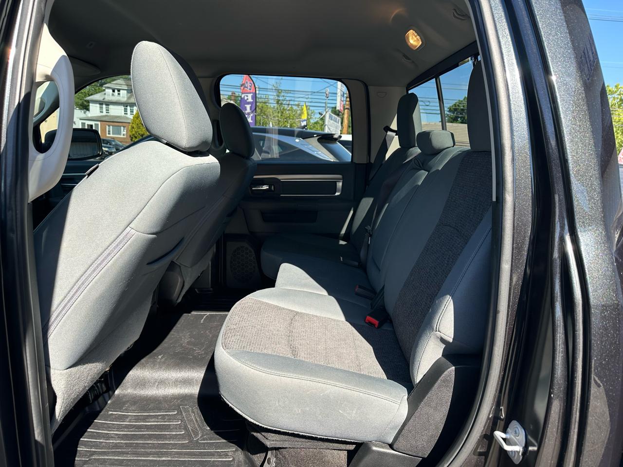 RAM 1500 Big Horn 4x4 Crew Cab 5'7" Box 2017