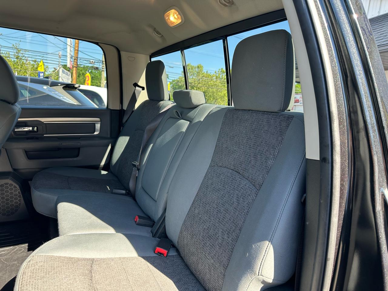 RAM 1500 Big Horn 4x4 Crew Cab 5'7" Box 2017