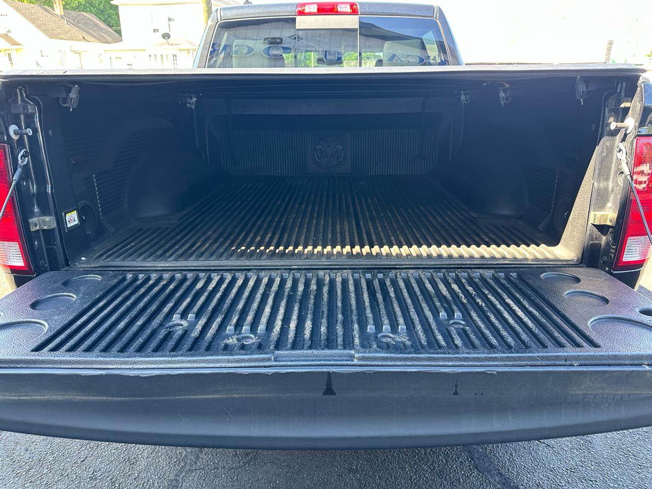 RAM 1500 Big Horn 4x4 Crew Cab 5'7" Box 2017