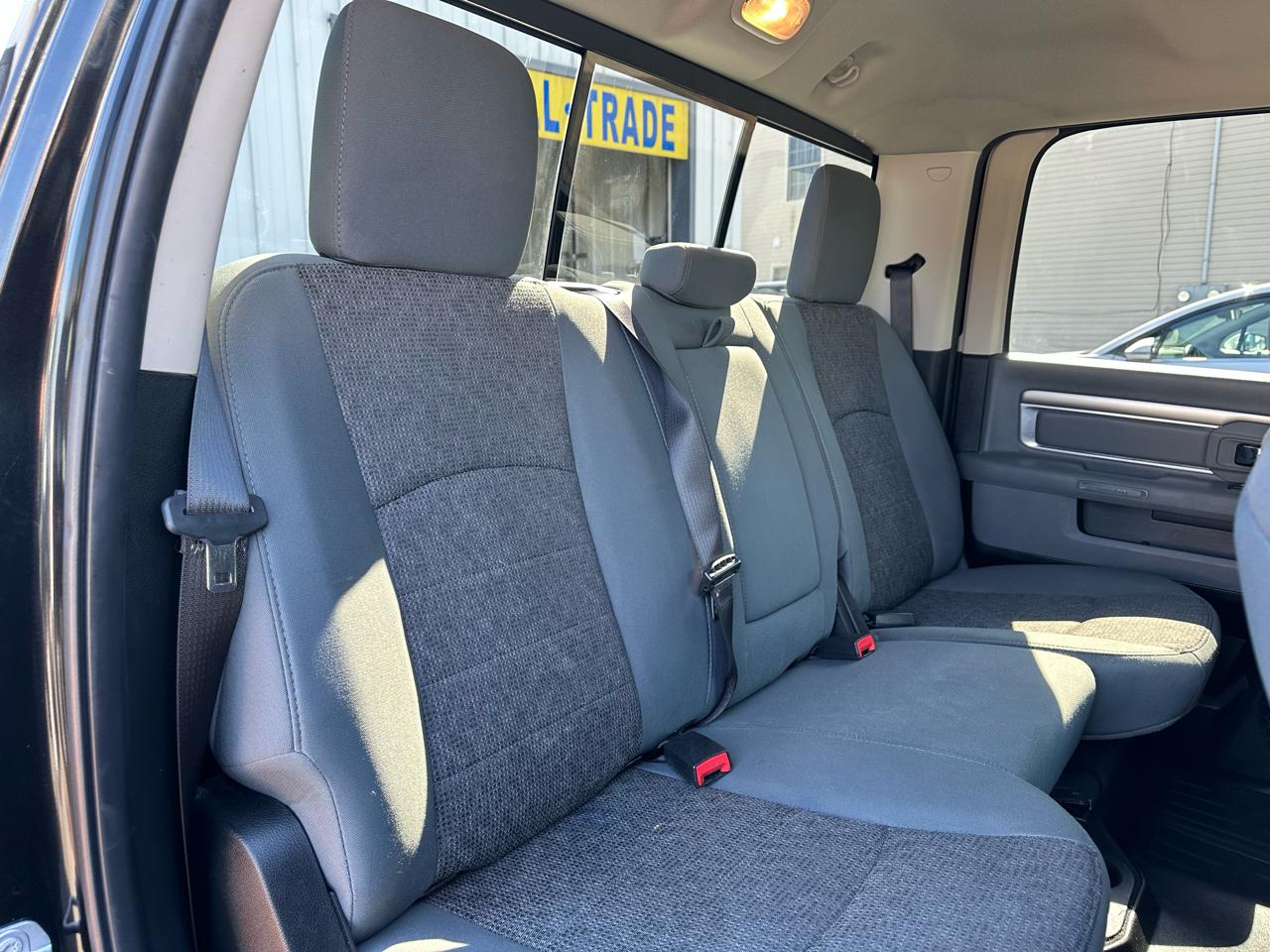 RAM 1500 Big Horn 4x4 Crew Cab 5'7" Box 2017