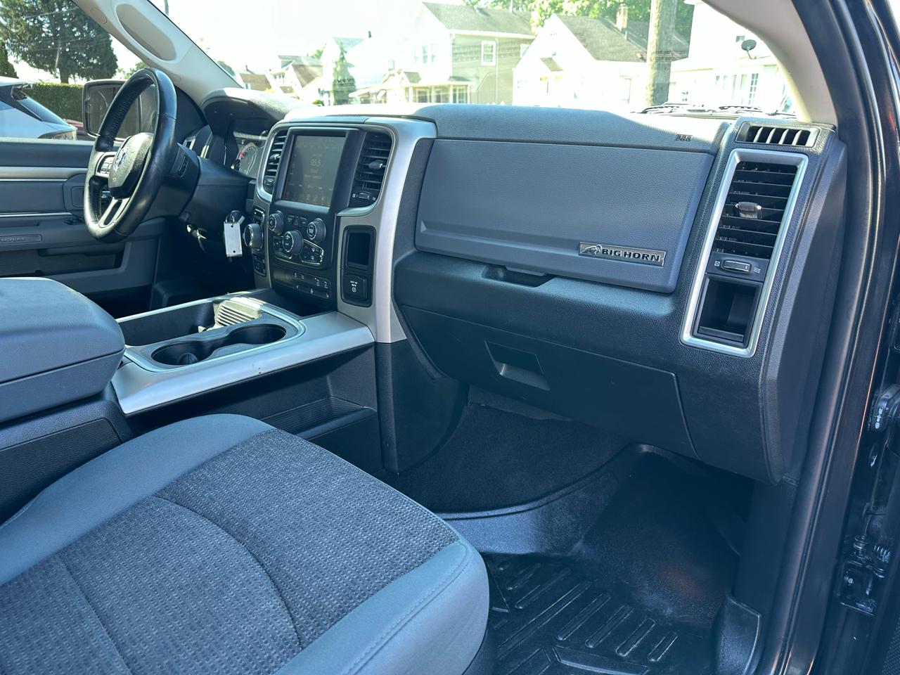 RAM 1500 Big Horn 4x4 Crew Cab 5'7" Box 2017