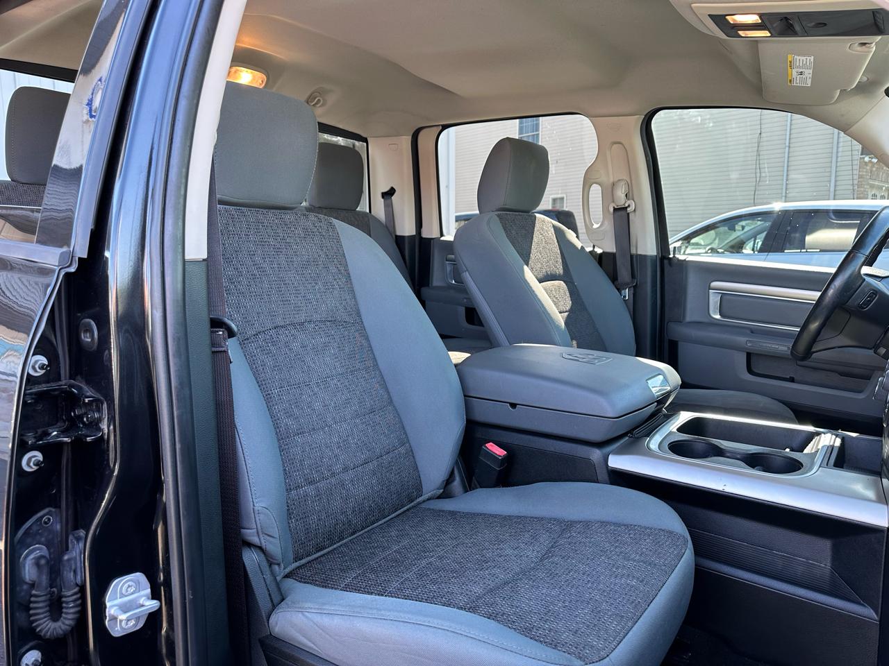 RAM 1500 Big Horn 4x4 Crew Cab 5'7" Box 2017