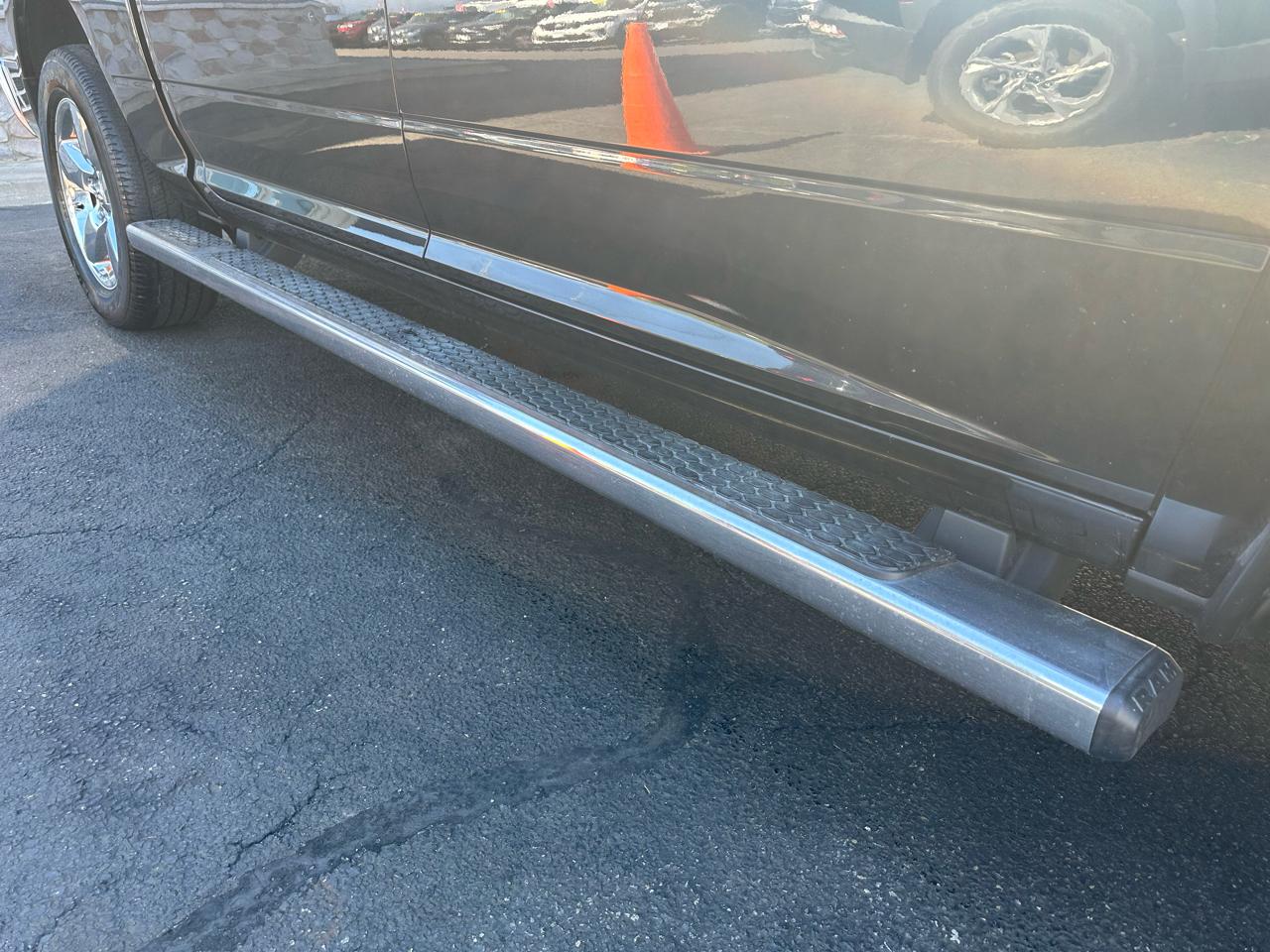 RAM 1500 Big Horn 4x4 Crew Cab 5'7" Box 2017