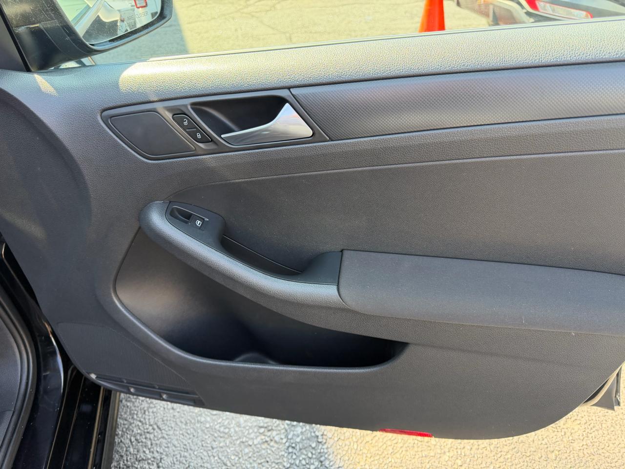 Volkswagen Jetta Sedan 4dr Auto S 2012