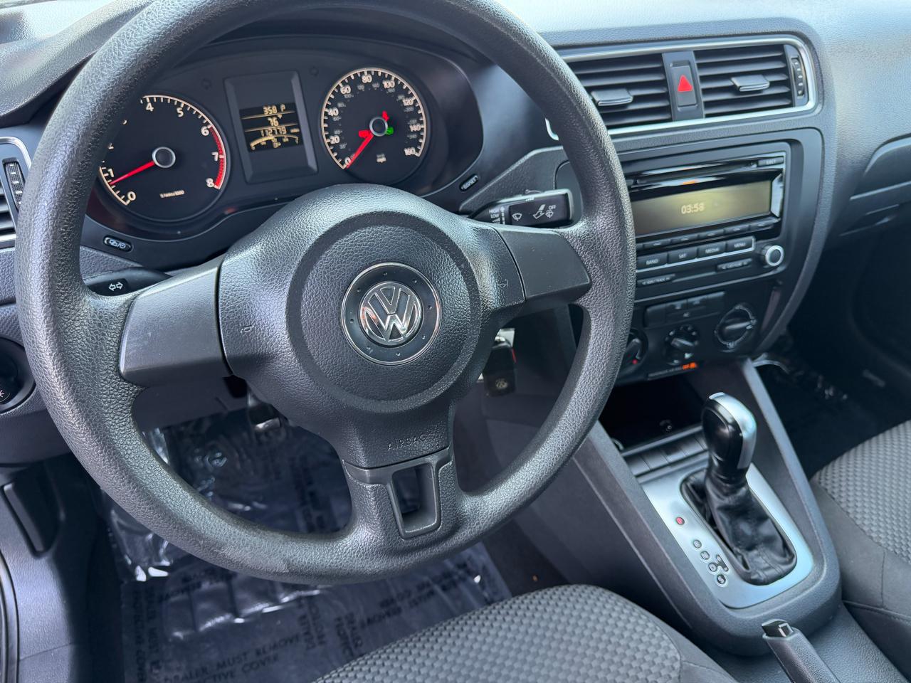 Volkswagen Jetta Sedan 4dr Auto S 2012