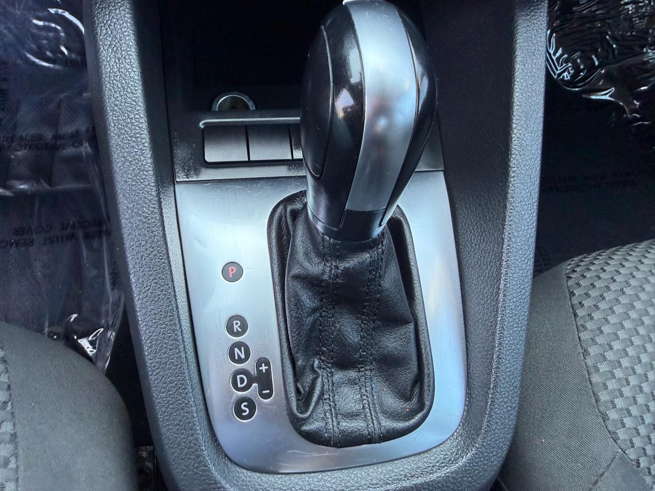 Volkswagen Jetta Sedan 4dr Auto S 2012