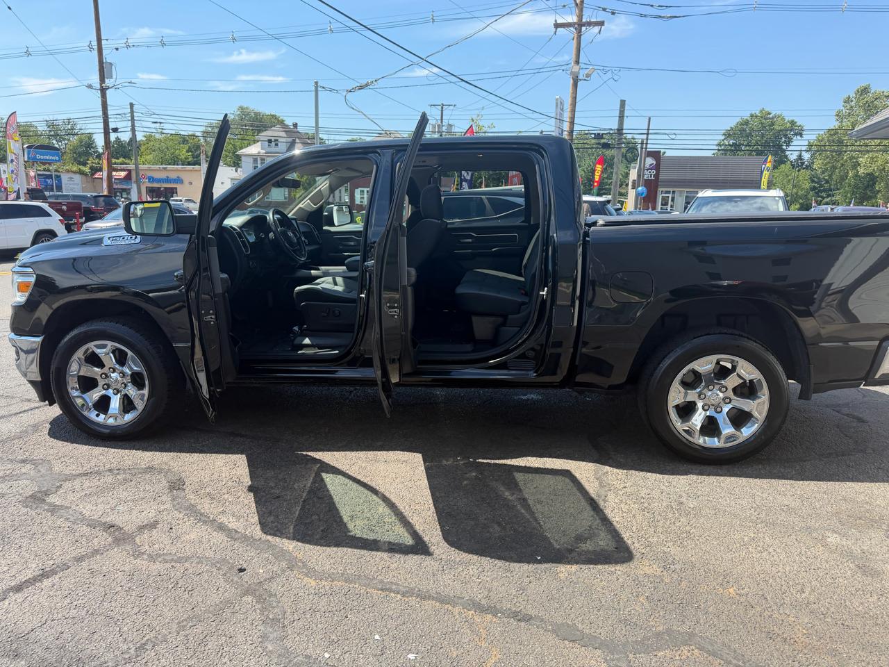 RAM 1500 Big Horn 4x4 Crew Cab 5'7" Box 2020