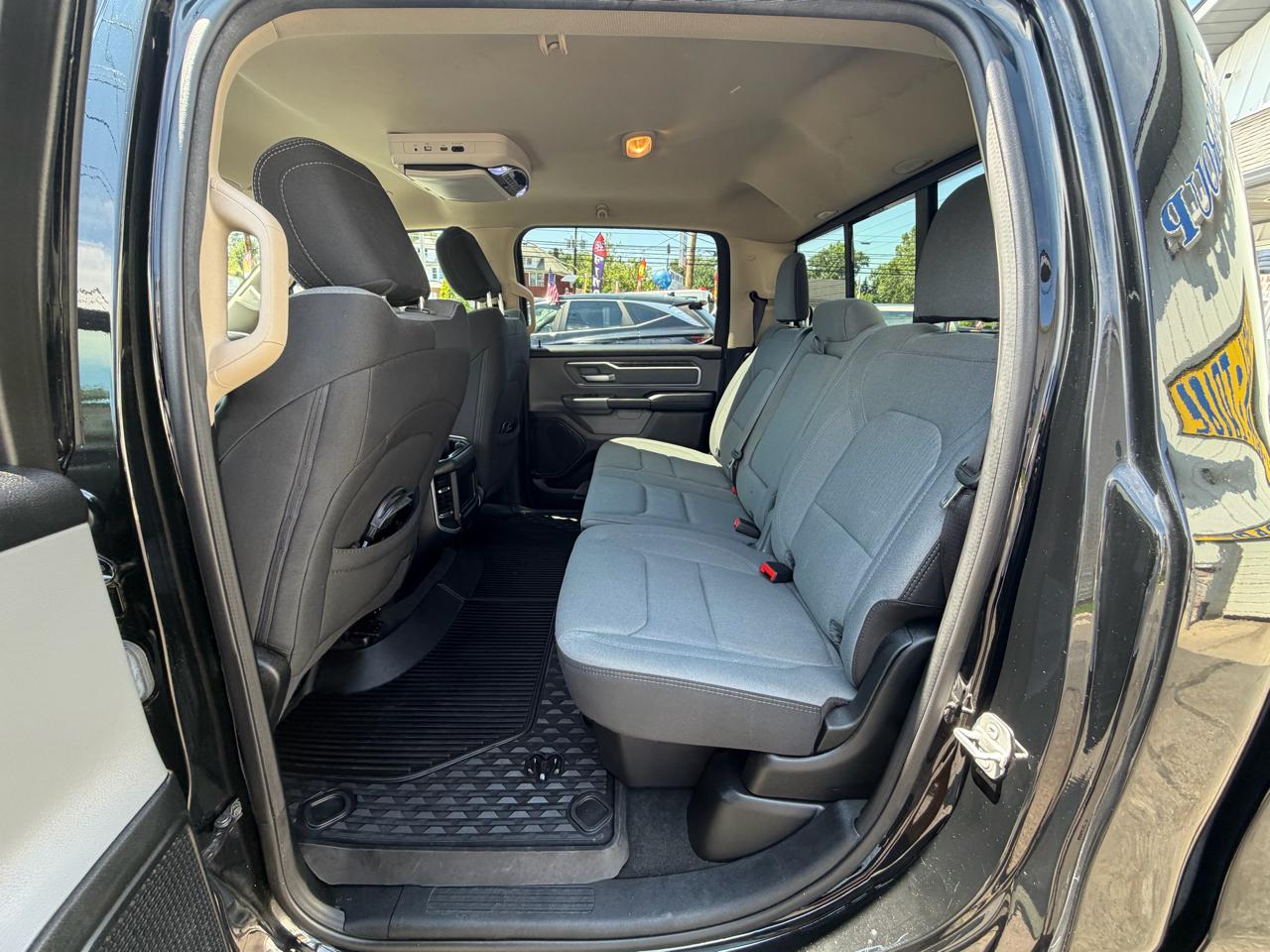 RAM 1500 Big Horn 4x4 Crew Cab 5'7" Box 2020