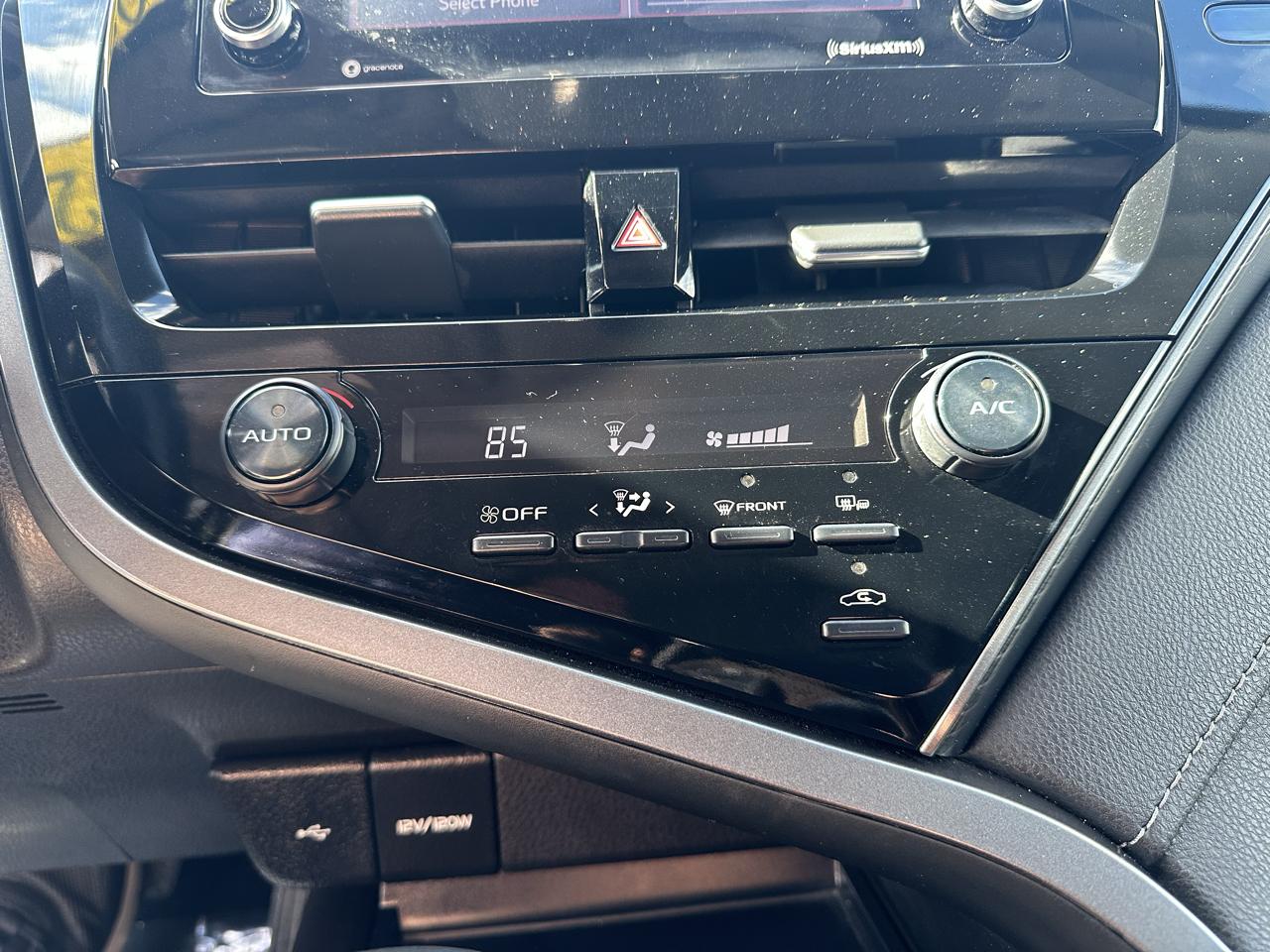 Toyota Camry SE Auto AWD (Natl) 2021